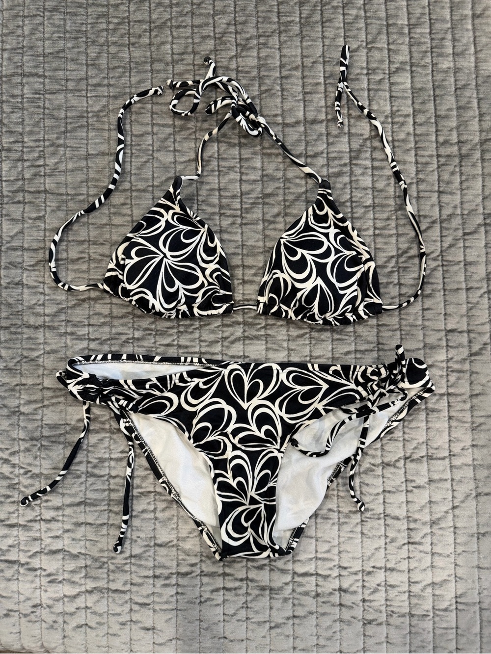Raisins Black and White Floral Logo Swim Tag Detail